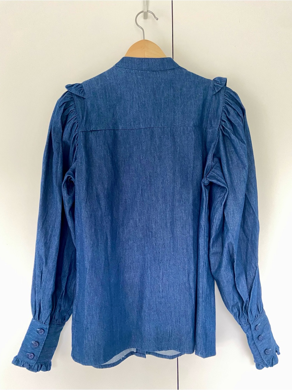 SIMONS ICÔNE Denim Ruffle Blouse XS Chambray Blue 100% Cotton Button Up EUC - Picture 2 of 9